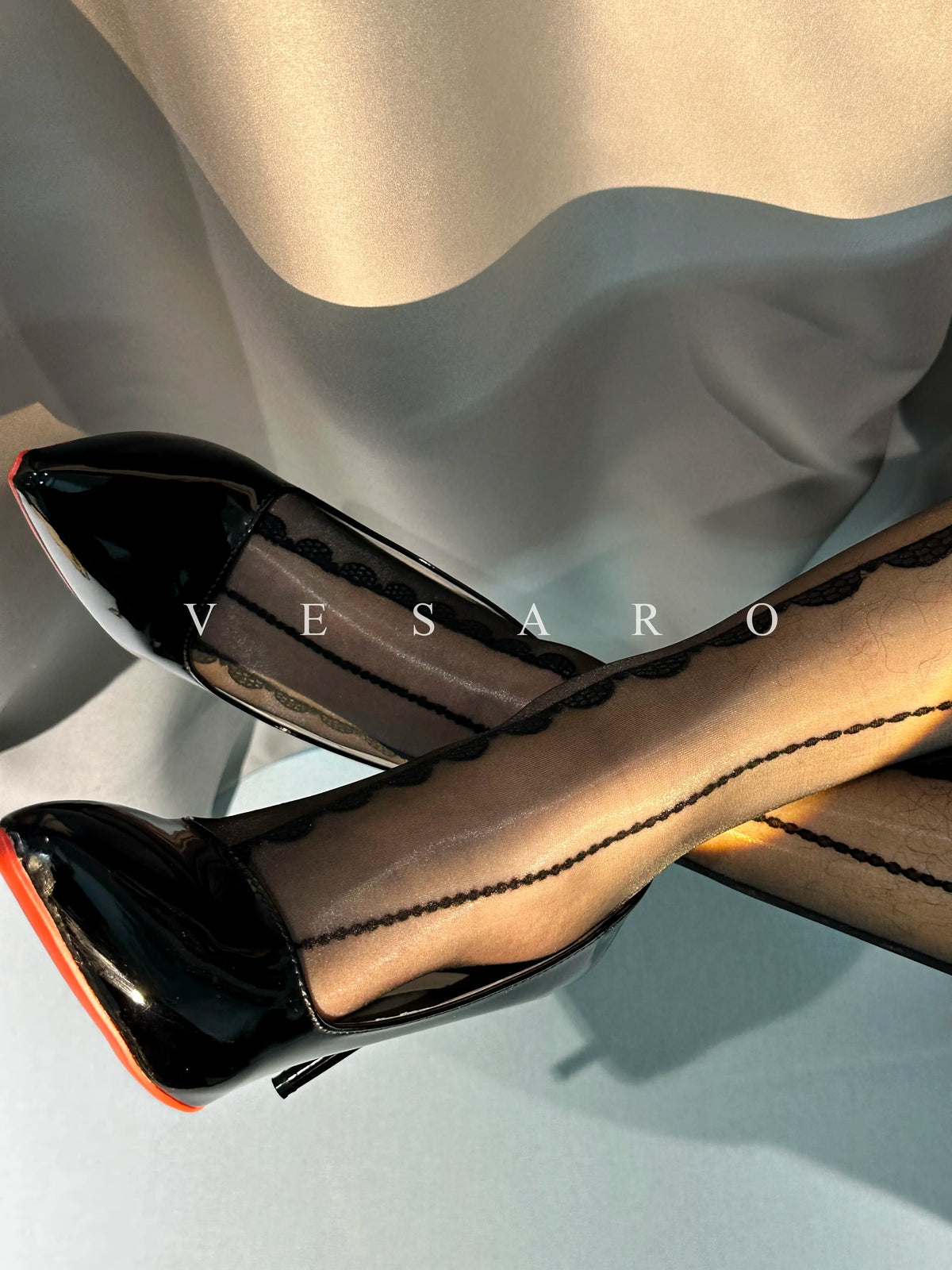 AURORA-WAVE 1.0 / Men's Glossy Wave Patterned Pantyhose
