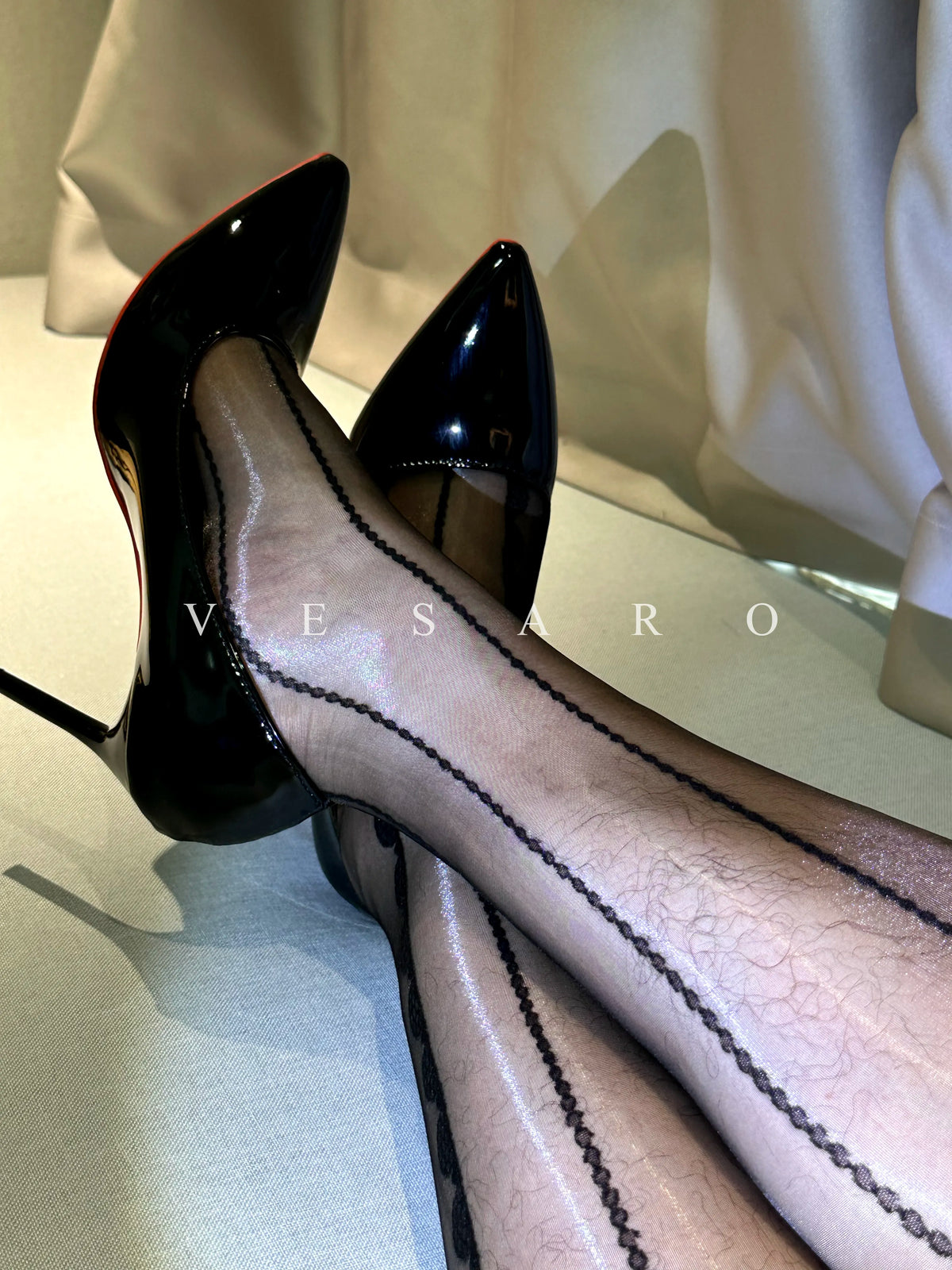 AURORA-WAVE 1.0 / Men's Glossy Wave Patterned Pantyhose