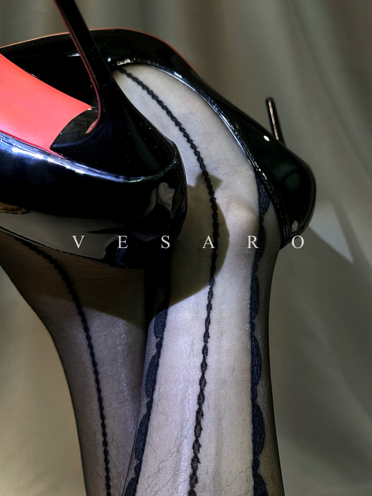 AURORA-WAVE 1.0 / Men's Glossy Wave Patterned Pantyhose